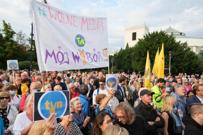 Protest w obronie TVN w Warszawie