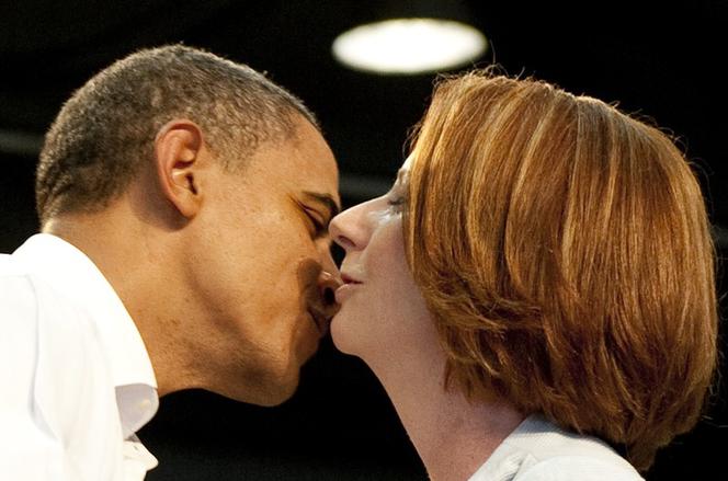 PREMIER Australii - Julia Gillard OBMACUJE Obamę