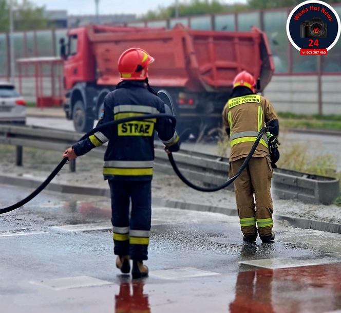 Tony betonu rozlały się na asfalt w Warszawie. Kierowca betoniarki zwiał! 