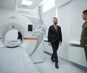 Nowoczesny tomograf w krakowskim szpitalu wojskowym. Sprzęt z funduszy KPO zaprezentował szef MON