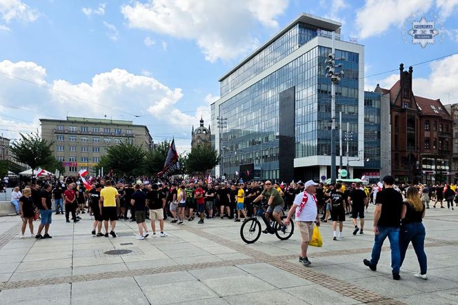 Kibice protestowali przeciwko imigrantom w centrum Katowic