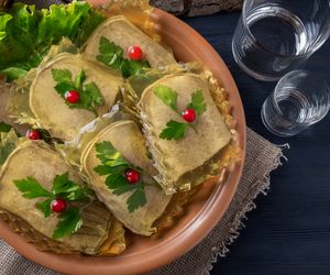 Tradycyjny schab po warszawsku - nadziewany jajkami z chrzanem