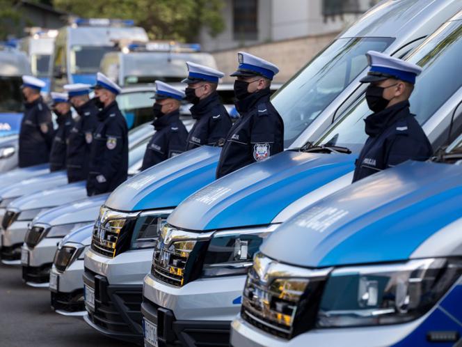 Policja odebrała 35 nowych radiowozów i 18 dronów
