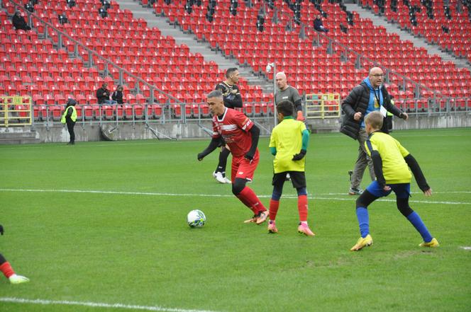 W Tychach grają gwiazdy światowego futbolu. Najpierw był pokazowy trening z młodzieżą