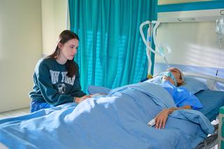 Na Wspólnej odc. 3542. Zuza Hoffer (Małgorzata Socha), Ula (Julia Jurek)