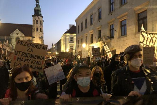 Przełomowe postanowienie sądu w Krakowie. Zgromadzenia w czasie pandemii są legalne