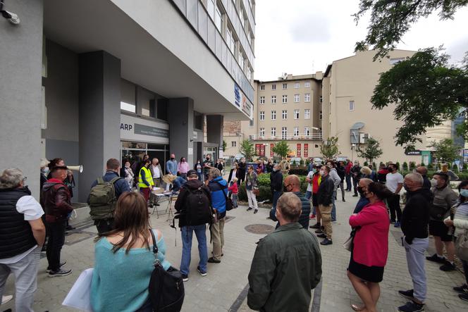 Protest przedsiębiorców przed siedzibą WARP