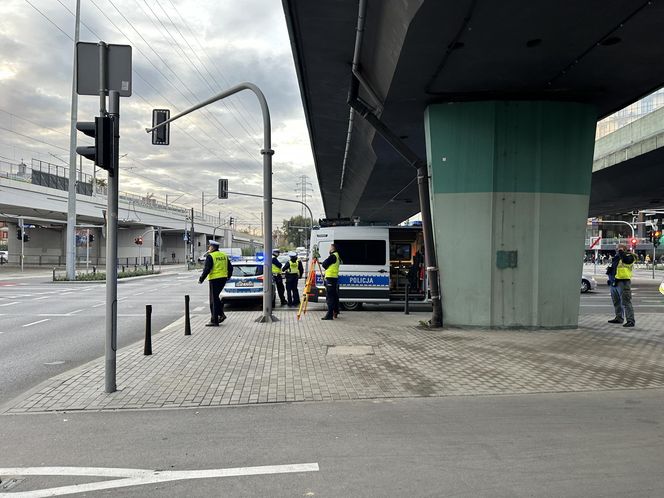 Potrącił pieszego i uciekł. W akcji śmigłowiec LPR, policja szuka sprawcy