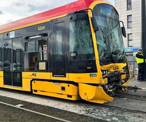 Zderzenie dwóch tramwajów w Warszawie. Wiele osób rannych