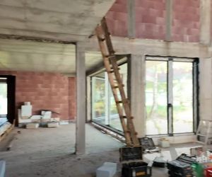 Michał Wiśniewski na budowie swojego domu