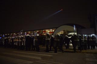 Burdy i zamieszki przy stacji Warszawa Stadion