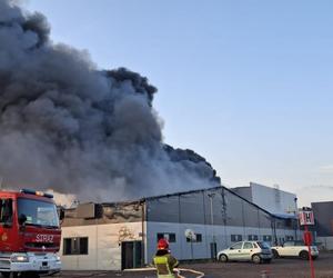 Potężny pożar hali produkcyjnej w Małopolsce