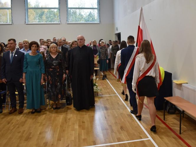 Zespół Szkolno-Przedszkolny w Hołubli oficjalnie wzbogacił się o nową i bardzo nowoczesną część budynku w środę 30 października 2024 roku.