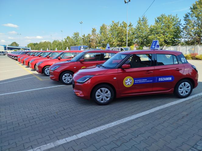 Siedlecki WORD wymienił starą flotę pojazdów egzaminacyjnych na nowe samochody marki Suzuki Swift