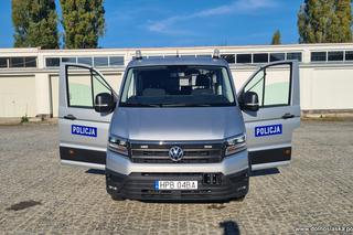 Volkswagen Crafter przeznaczony do przewozu osób zatrzymanych