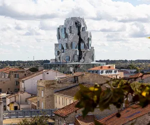 Luma Tower w Arles: nowa realizacja Franka Gehry'ego