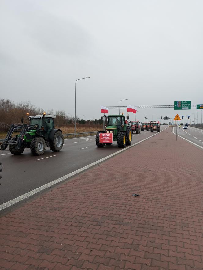 Trwa protest rolników w woj. lubelskim. Blokady są w wielu miejscach w regionie [DUŻO ZDJĘĆ]