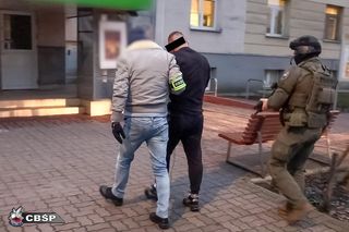 „Łowcy cieni” w akcji. Specjalna jednostka policji wytropiła dwóch groźnych przestępców w Warszawie i Ząbkach