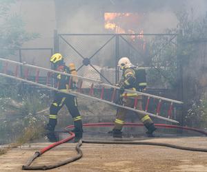 Pożar hali pod Zieloną Górą. Ewakuacja mieszkańców