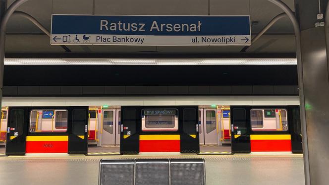 Skoda Varsovia z debiutem! Nowy pociąg wyjechał na I linię metra
