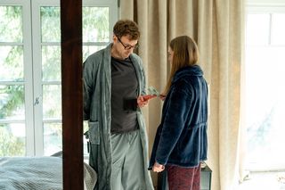 	M jak miłość odc. 1868. Sara (Nadia Smyczek), jej ojciec Dariusz Hoffman (Mateusz Rusin)