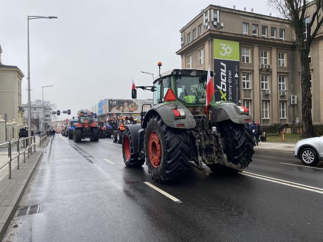 Strajk rolników w centrum Zielonej Góry. Przedsiębiorcy wyjechali na ulice 