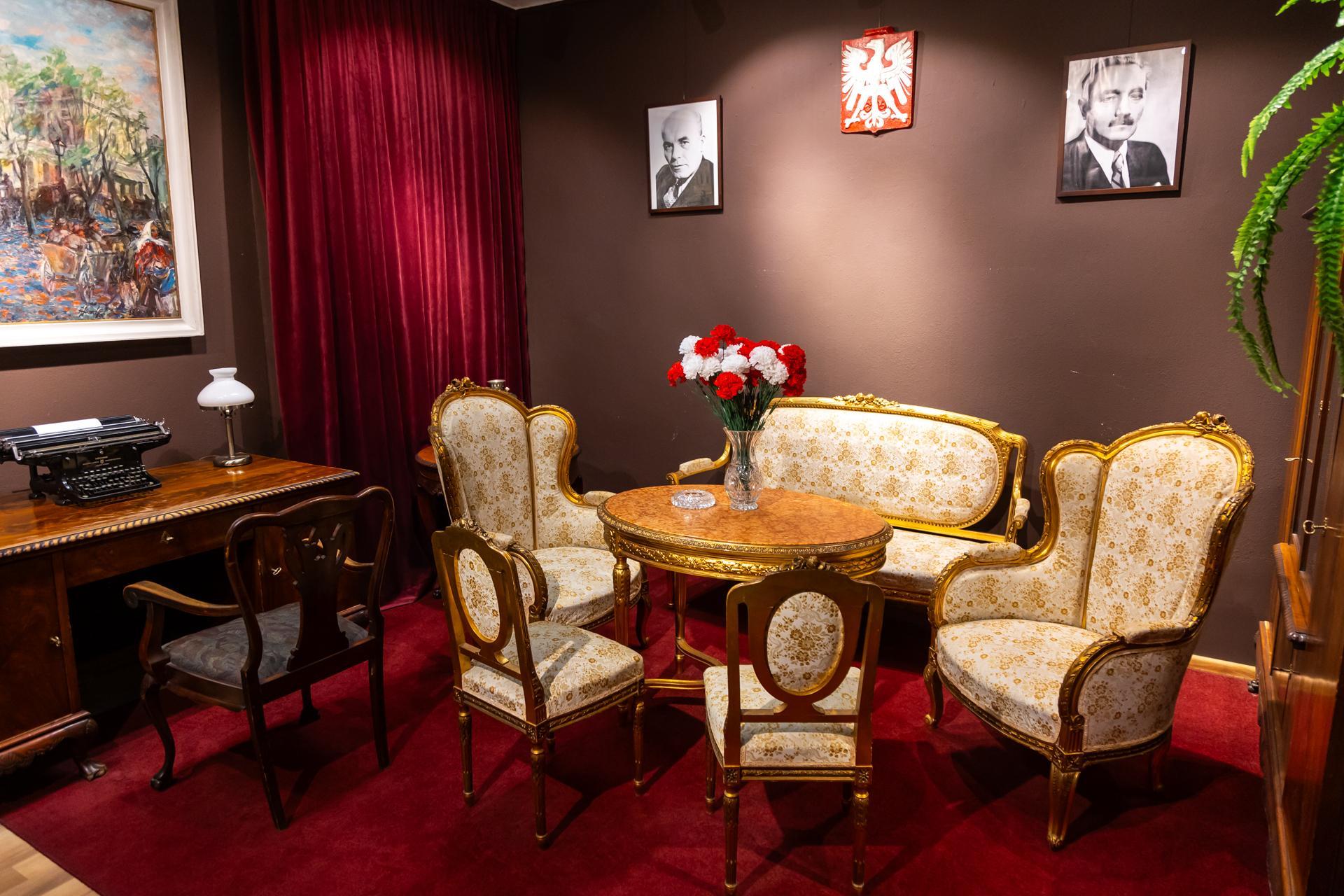 Wagon salonowy - zdjęcia. Zobacz wnętrze wagonu, którym podróżowali najważniejsi politycy z PRL-u