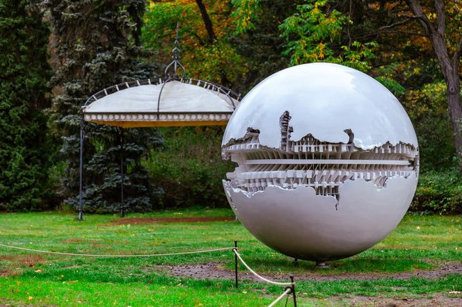 Łazienki Królewskie w Warszawie jesienią