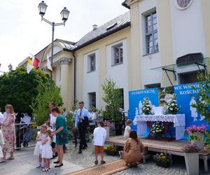 Boże Ciało 2024. Tłumy wiernych przeszły w procesji ulicami Białegostoku