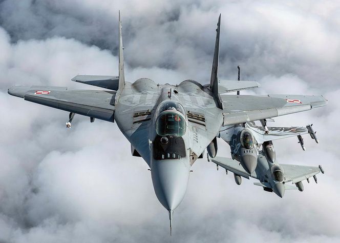 Brytyjski Eurofighter Typhoon, i polskie MiG-29 i F-16
