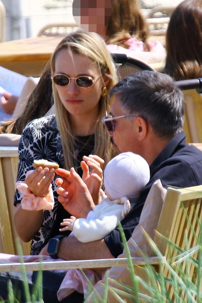 Krzysztof Ibisz je żonie z ręki