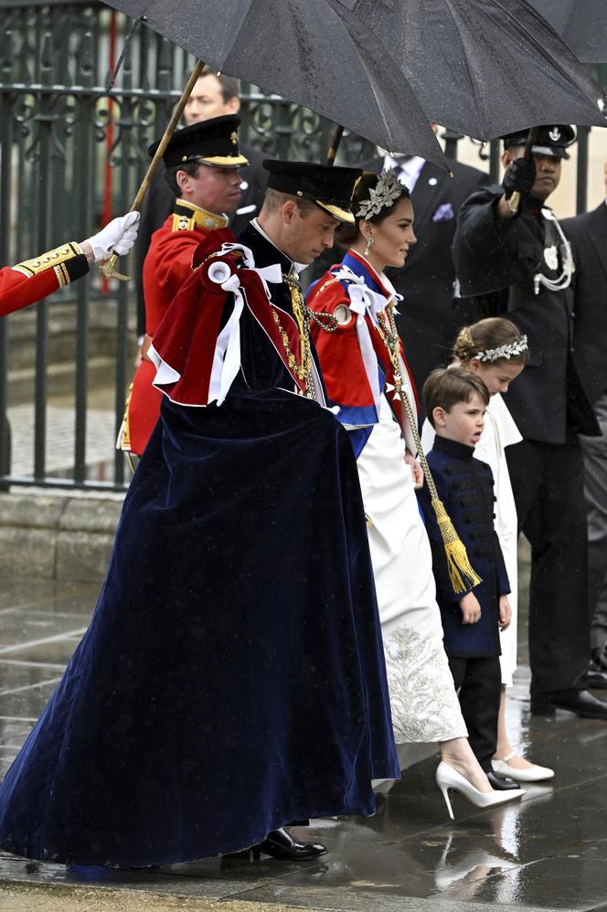 Księżniczka Charlotte i książę Louis na koronacji króla Karola III