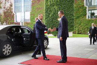 Niemcy mogłyby zacząć spłacać reparacje inwestując w polskie wojsko