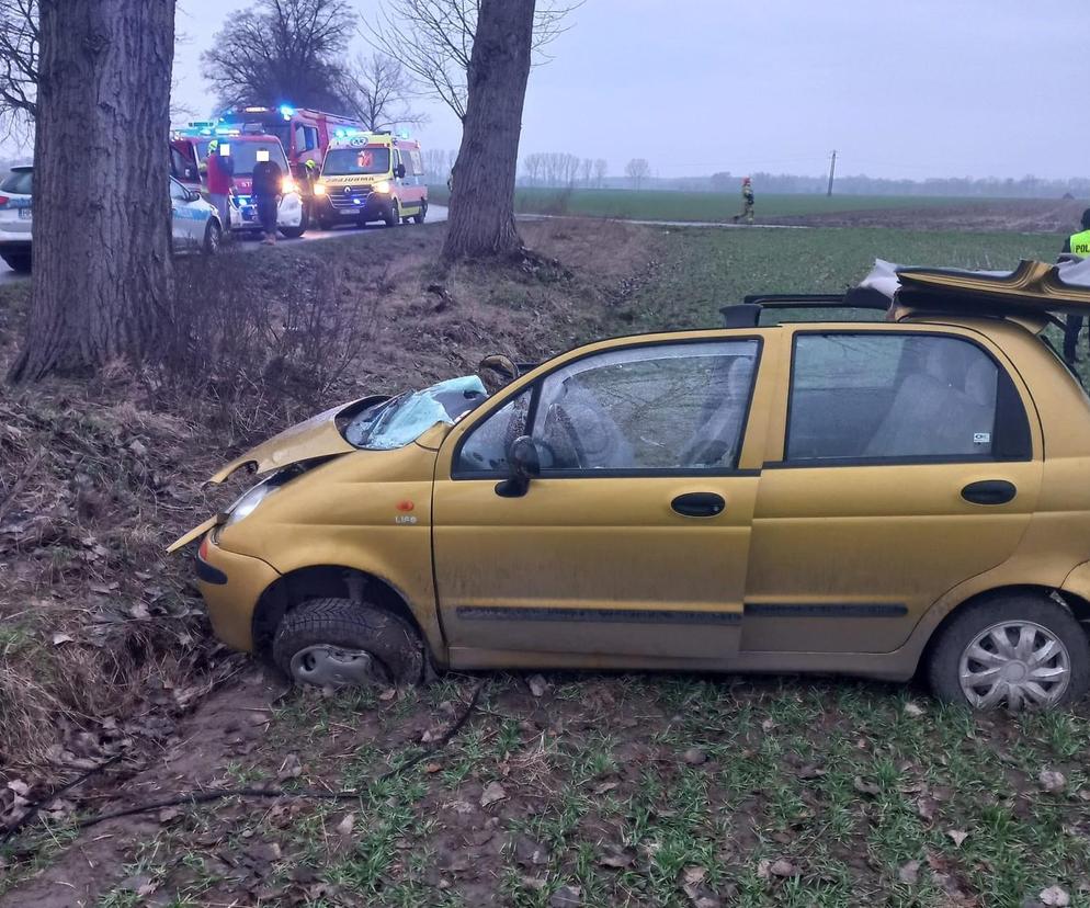 Wypadek niedaleko Czempinia. Małżeństwo w szpitalu, kobieta w ciężkim stanie