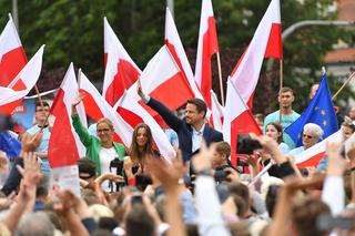 Wybory 2020: Trzaskowski w Szczecinie. Kameralnie  z działkowcami i ogromne tłumy na wiecu [ZDJĘCIA]