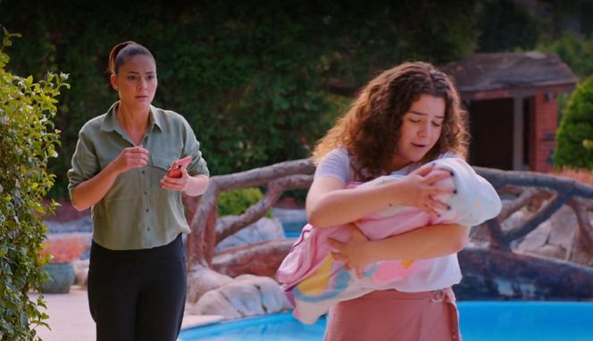 Miłość i nadzieja odc. 257. Melis, Yildiz - służąca w domu Bulenta i Feraye