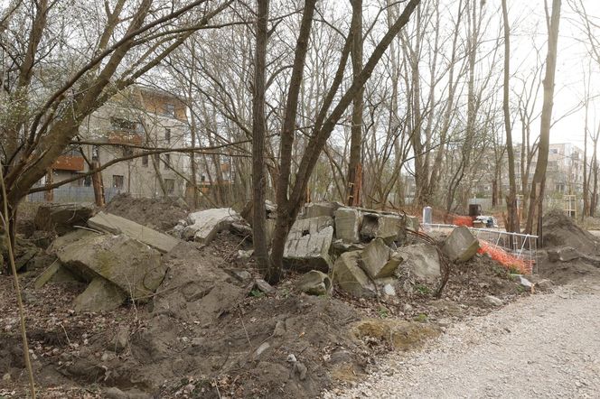 W Warszawie powstaje drugie "lapidarium". Miasto nie usunie betonowych odpadów. "To artefakty"