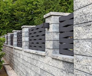Ogrodzenie z modułowych bloczków betonowych