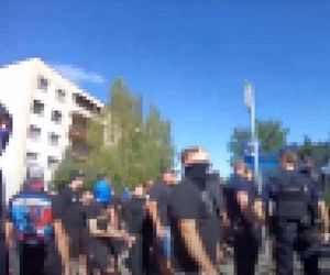 Kibole starli się z policją. Jest unikatowe nagranie
