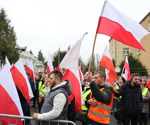 Protest rolników 20 marca przed Lubelskim Urzędem Wojewódzkim w Lublinie