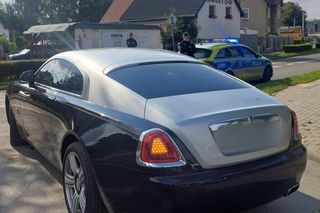 Ząbkowice Śląskie. Rolls-royce za milion złotych odzyskany. Złodziej ukradł go metodą na walizkę [ZDJĘCIA].
