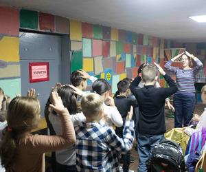 Rymowanka ratująca życie? Przedszkolaki uczą się, co robić podczas alarmu przeciwlotniczego