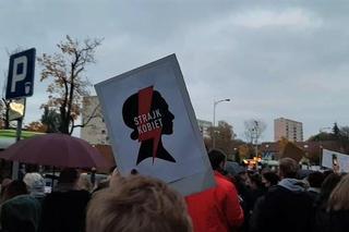 Strajk kobiet w Olsztynie. Sprawa 14-latki trafi do sądu rodzinnego [WIDEO]