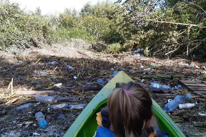 Grupa Posprzątajmy Lublin zbierała śmieci z Bystrzycy