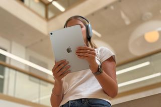 Black to school z Apple. Te urządzenia będą nieocenionym wsparciem dla każdego ucznia. Teraz kupisz je taniej! 