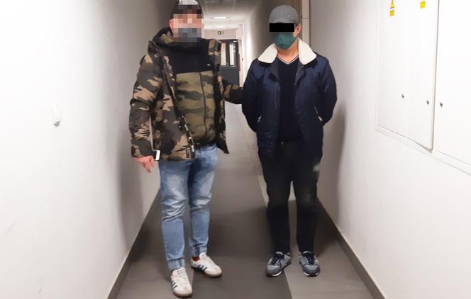 Wypłacił fortunę cudzymi kartami 