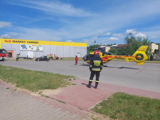 W pobliżu chińskiego marketu w Starachowicach zasłabł mężczyzna. W akcji śmigłowiec LPR