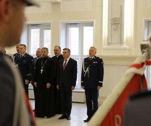 W lubelskiej policji jest więcej mundurowych. Za nimi uroczyste ślubowanie