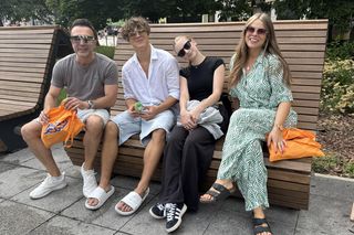 Eska Summer City przy fontannie z kulą