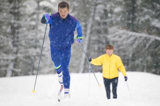 Strój na narty biegowe – jak ubrać się na trening z biegówkami?